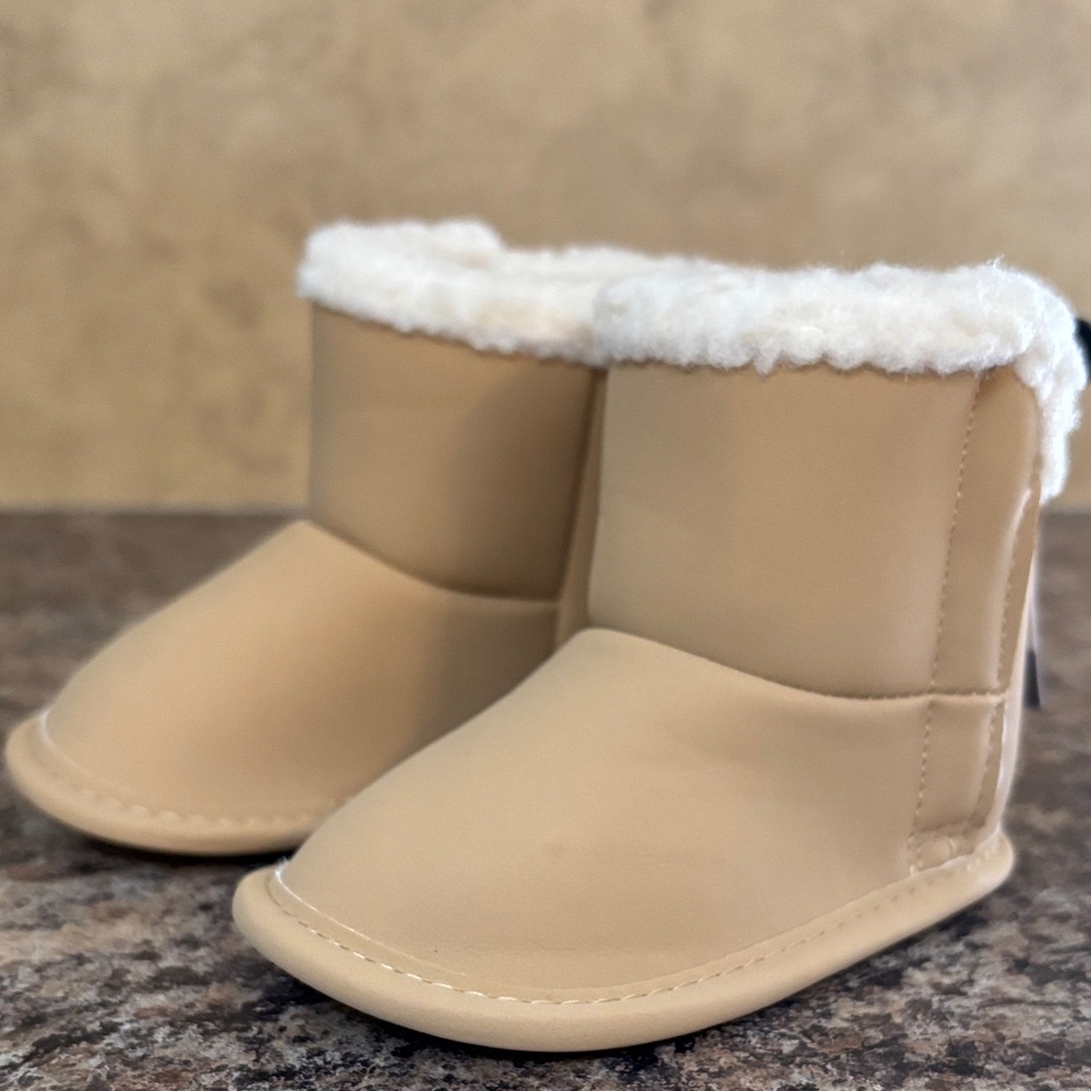 Infant Girls Neutral Sherpa Lined Tan Boot 3-6 Month NWT Cozy Fall Baby Lorelei